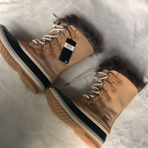 New SOREL Joan of Arctic Faux Fur Waterproof Snow Boot (Women), women size 6 - Picture 8 of 16